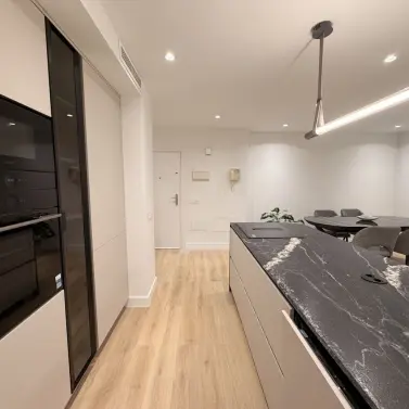 Venta de apartamento en planta media en Nueva Andalucía