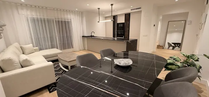 Venta de apartamento en planta media en Nueva Andalucía 4