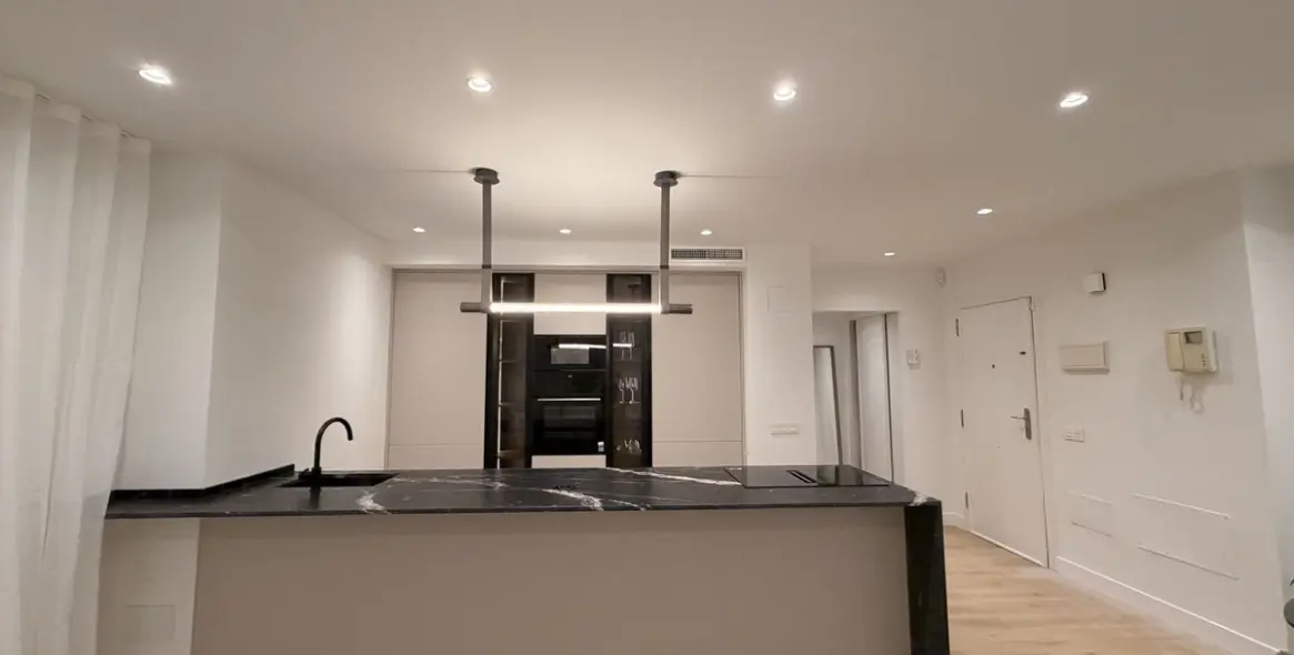 Venta de apartamento en planta media en Nueva Andalucía 10