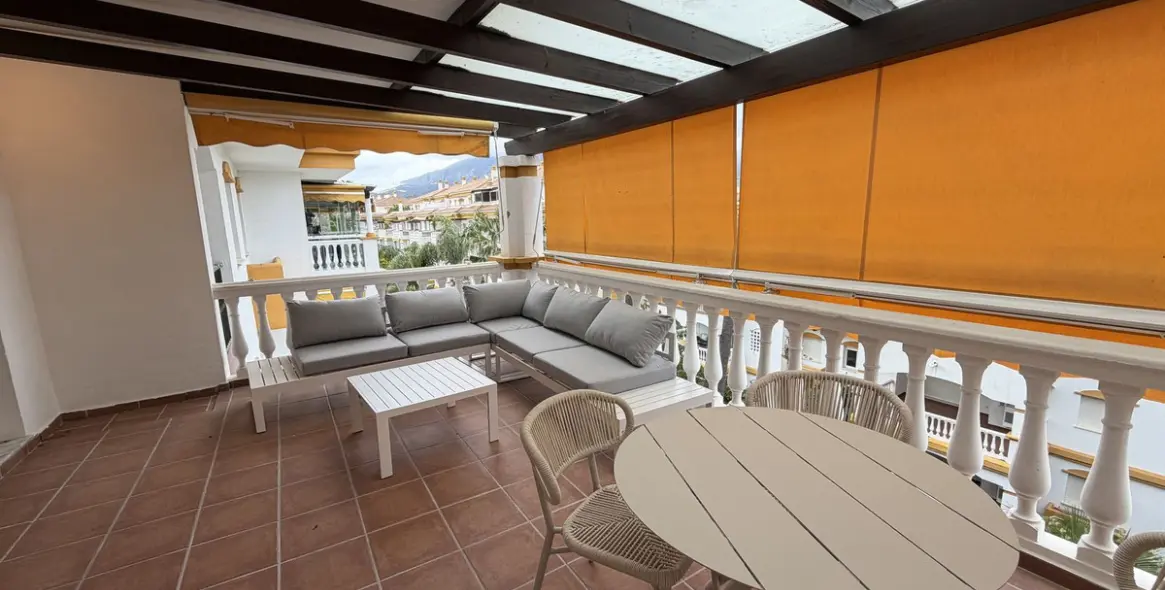 Venta de apartamento en planta media en Nueva Andalucía 21