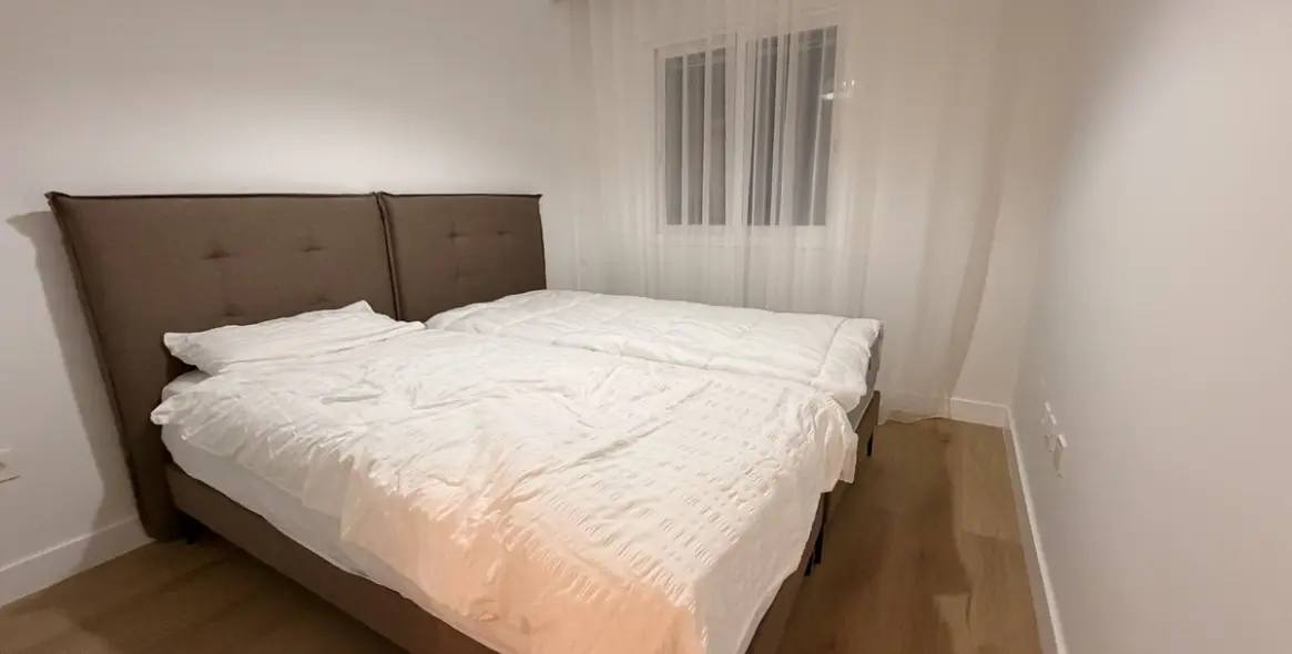 Venta de apartamento en planta media en Nueva Andalucía 23