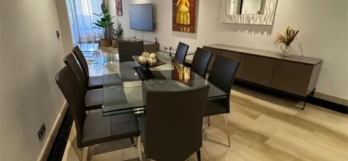 Venta de apartamento en planta media en New Golden Mile 2