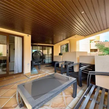 Sale of middle floor apartment in New Golden Mile