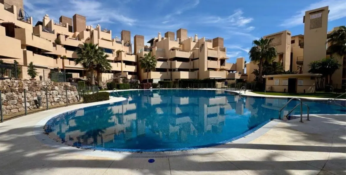 Sale of middle floor apartment in New Golden Mile 22