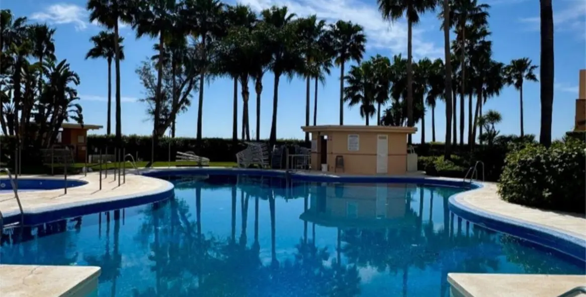 Sale of middle floor apartment in New Golden Mile 23