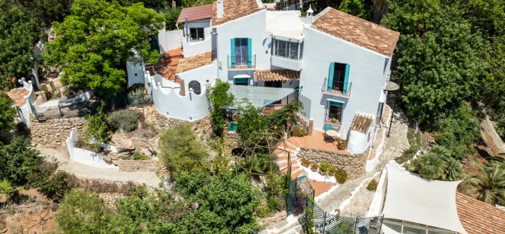 Продажа  отдельно стоящей виллы в Frigiliana 0