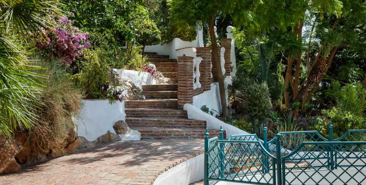 Продажа  отдельно стоящей виллы в Frigiliana 24