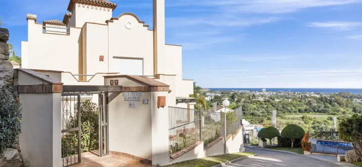 Venta de ático dúplex en Los Almendros 0