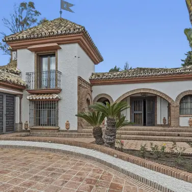 Venta de villa independiente en Las Chapas