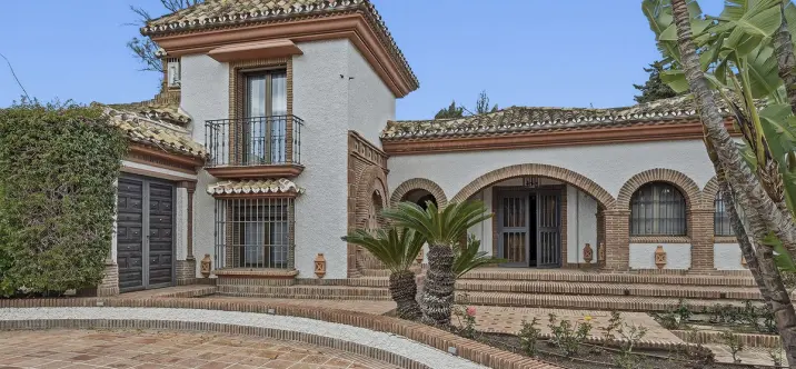 Venta de villa independiente en Las Chapas 1