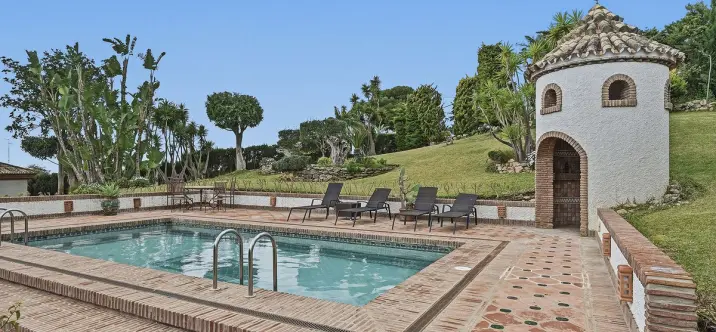 Venta de villa independiente en Las Chapas 2