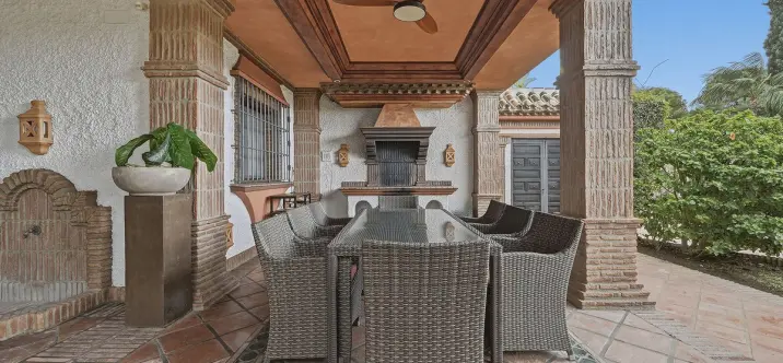 Venta de villa independiente en Las Chapas 3