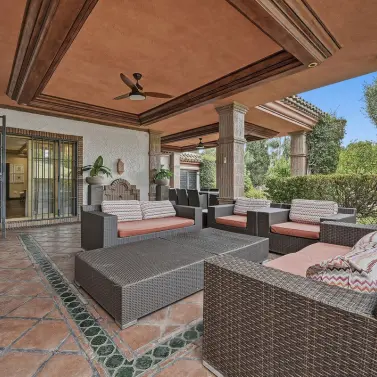 Venta de villa independiente en Las Chapas