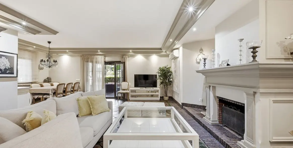 Продажа  отдельно стоящей виллы в Las Chapas 6