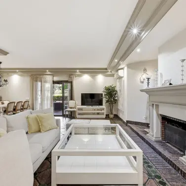 Venta de villa independiente en Las Chapas