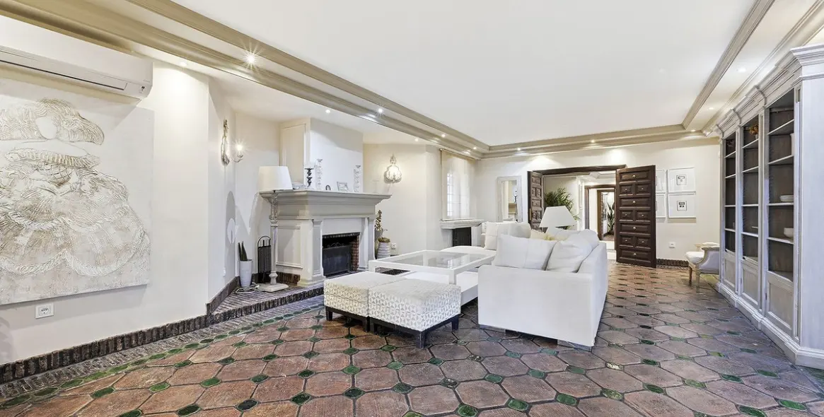 Продажа  отдельно стоящей виллы в Las Chapas 7