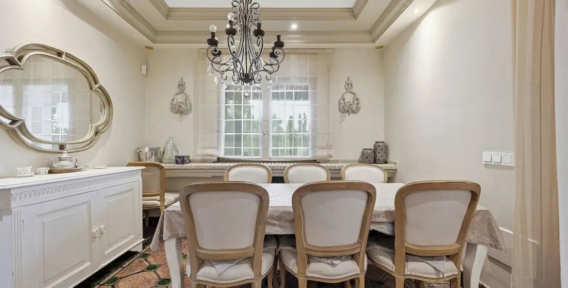 Продажа  отдельно стоящей виллы в Las Chapas 8