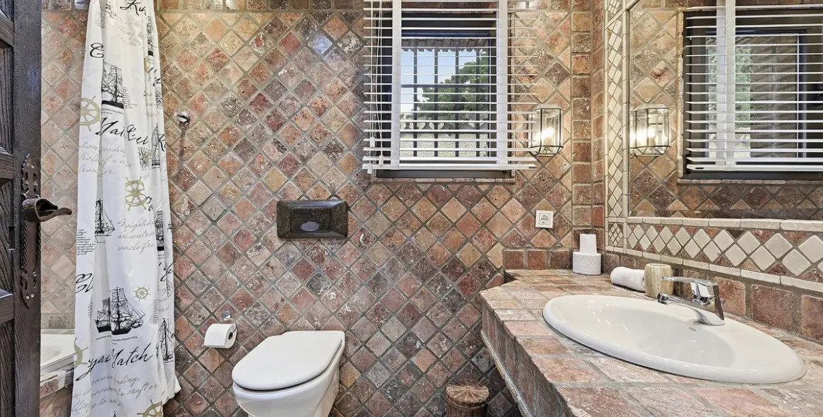 Продажа  отдельно стоящей виллы в Las Chapas 13