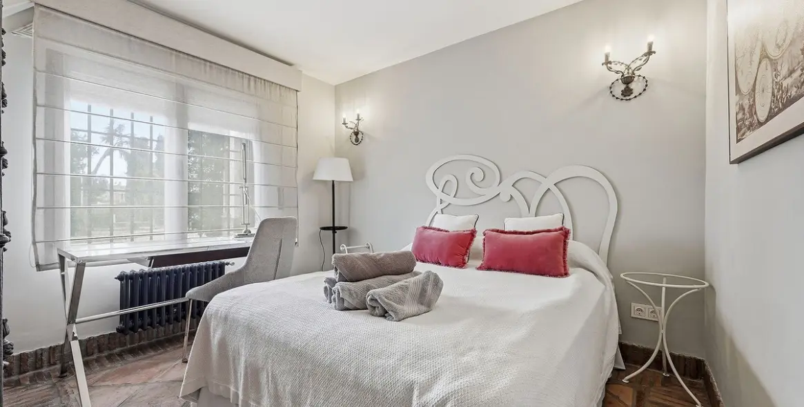 Продажа  отдельно стоящей виллы в Las Chapas 16