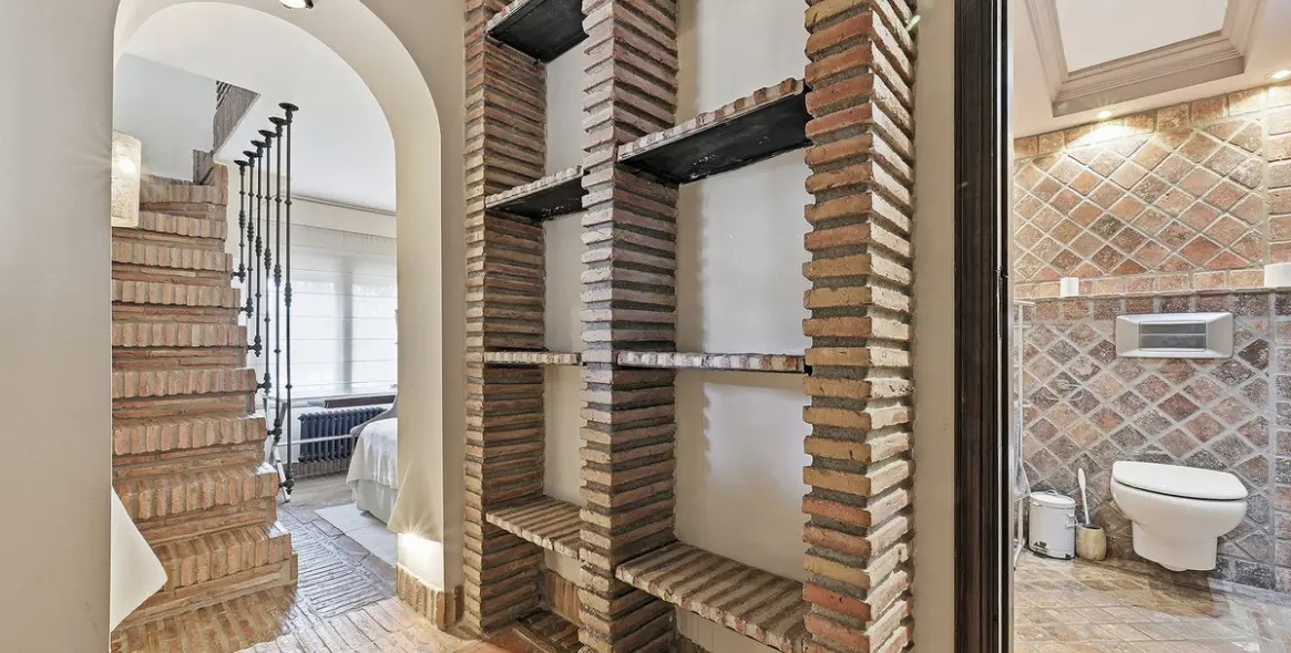 Продажа  отдельно стоящей виллы в Las Chapas 17