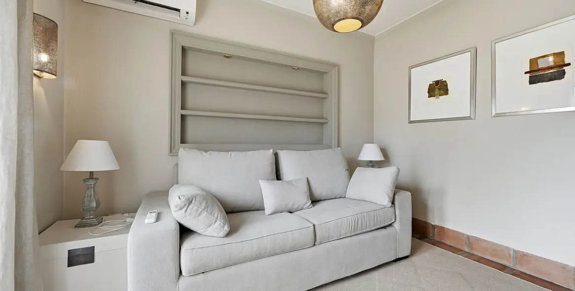 Продажа  отдельно стоящей виллы в Las Chapas 18