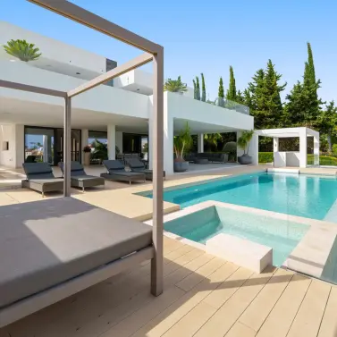 Sale of detached villa in Nueva Andalucía