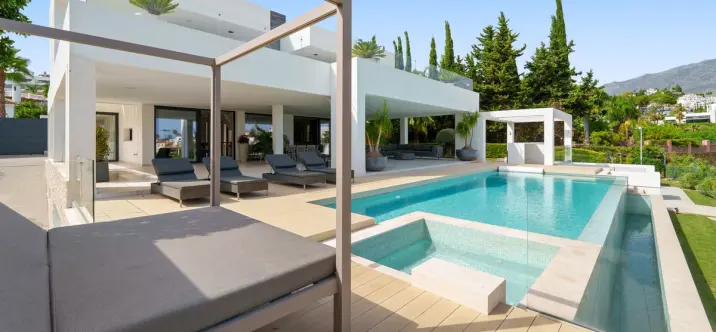 Sale of detached villa in Nueva Andalucía 2