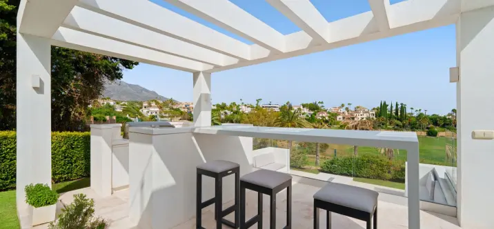 Sale of detached villa in Nueva Andalucía 4