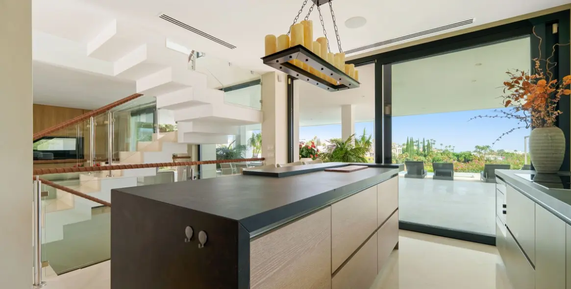 Продажа  отдельно стоящей виллы в Nueva Andalucía 10