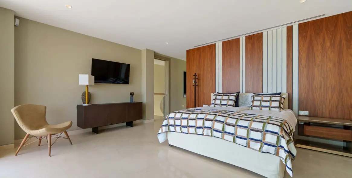 Продажа  отдельно стоящей виллы в Nueva Andalucía 15