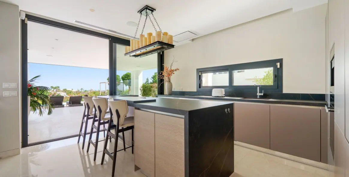 Продажа  отдельно стоящей виллы в Nueva Andalucía 20