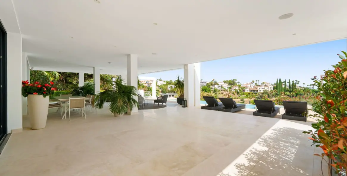 Sale of detached villa in Nueva Andalucía 21