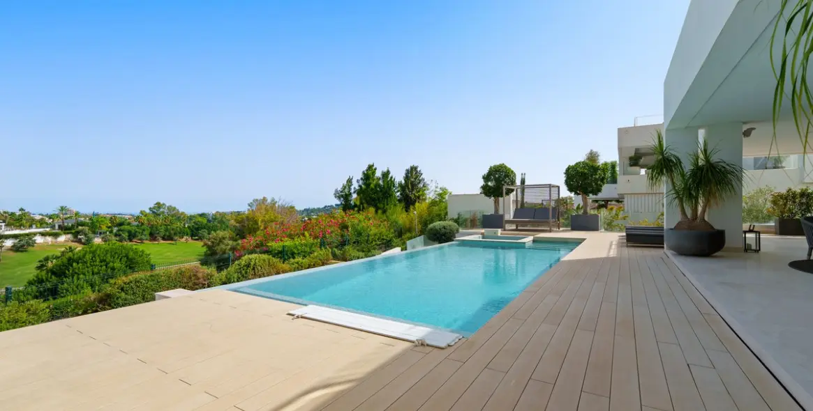 Sale of detached villa in Nueva Andalucía 26