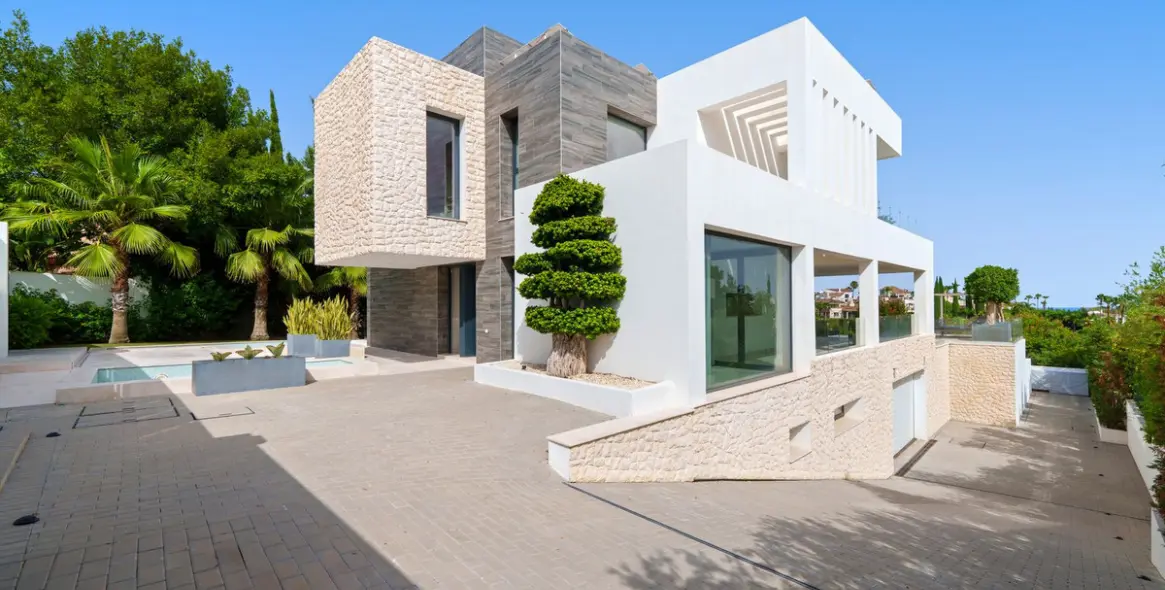 Sale of detached villa in Nueva Andalucía 29