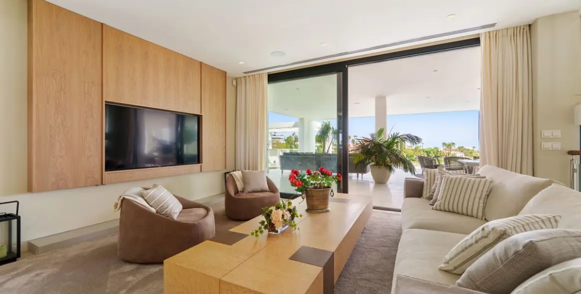 Sale of detached villa in Nueva Andalucía 33