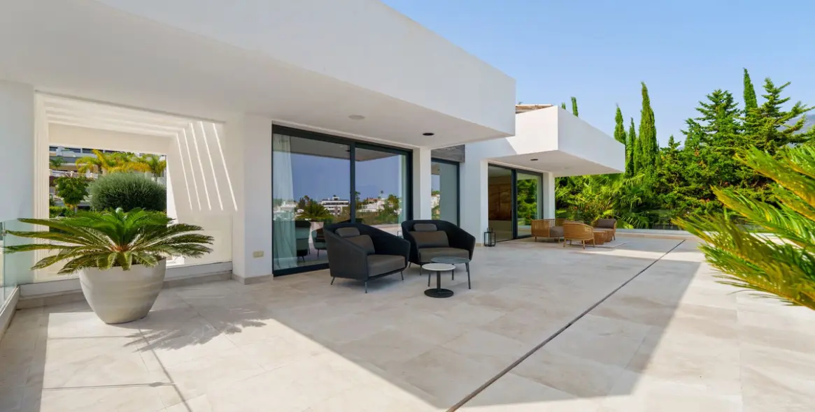 Sale of detached villa in Nueva Andalucía 34