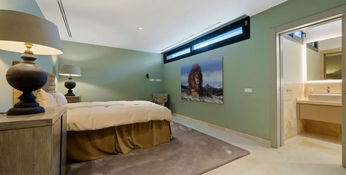 Sale of detached villa in Nueva Andalucía 38