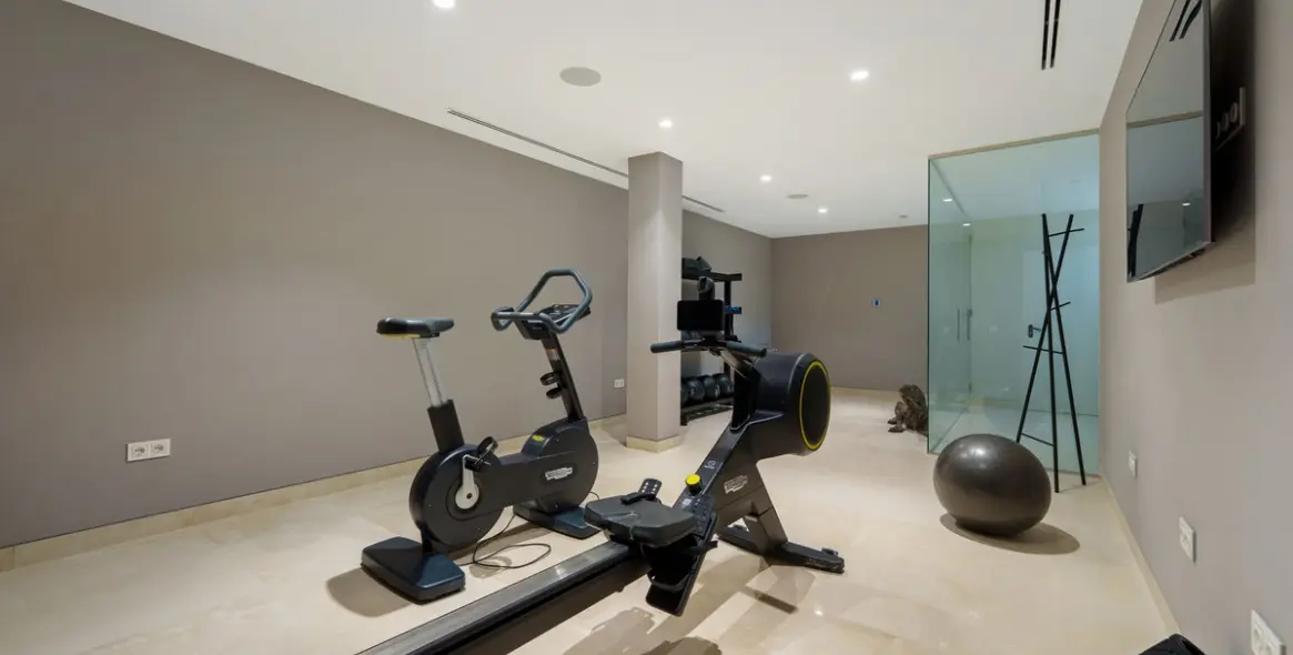 Sale of detached villa in Nueva Andalucía 42