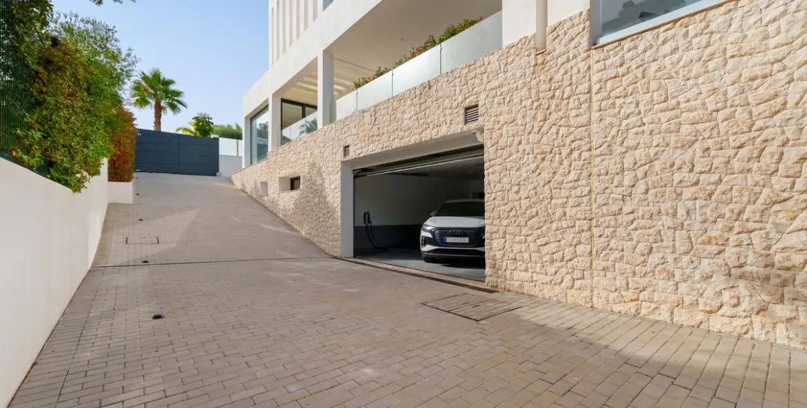 Sale of detached villa in Nueva Andalucía 44