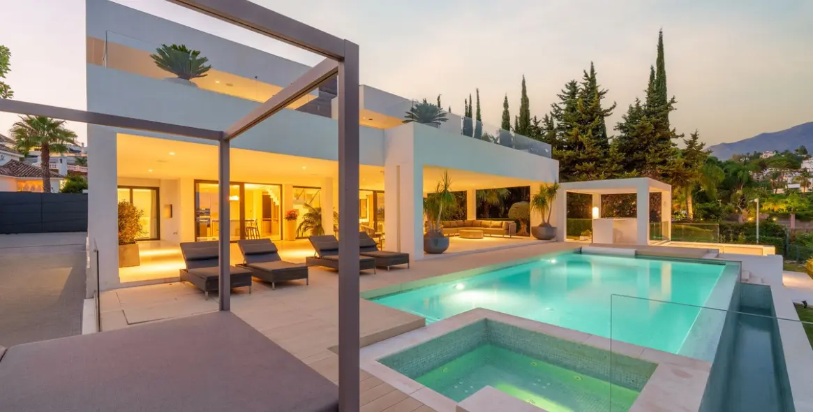 Sale of detached villa in Nueva Andalucía 45