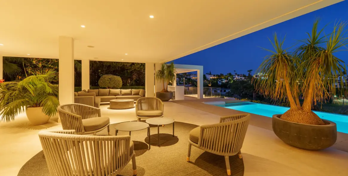 Sale of detached villa in Nueva Andalucía 49