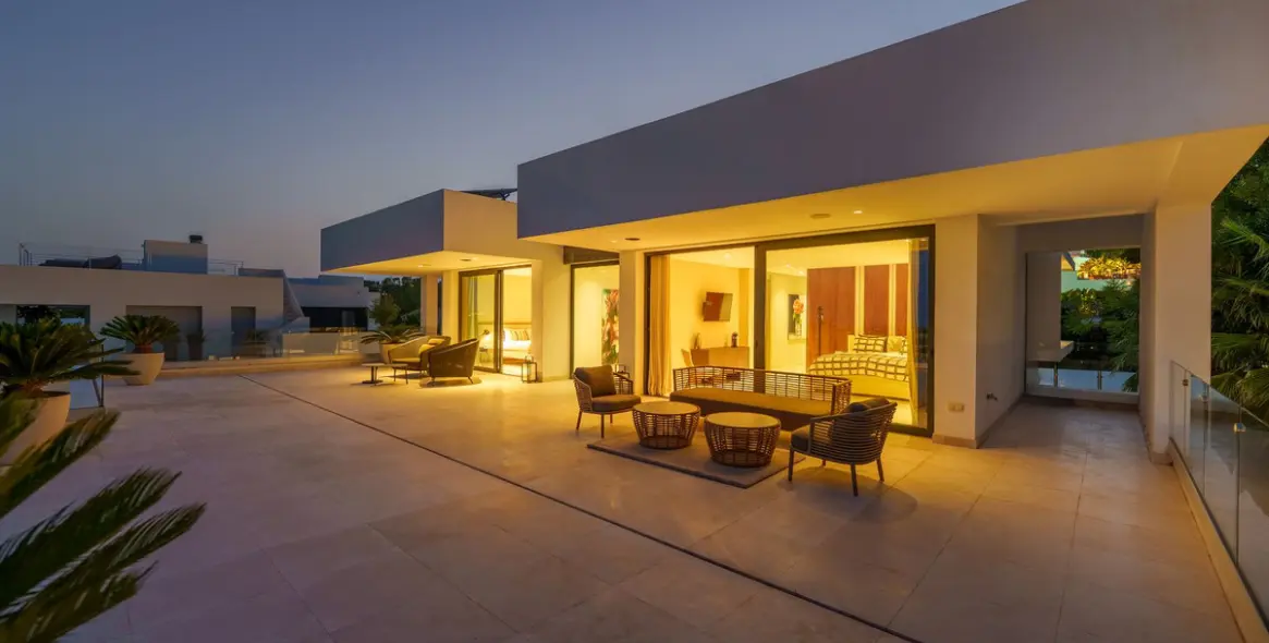 Sale of detached villa in Nueva Andalucía 50