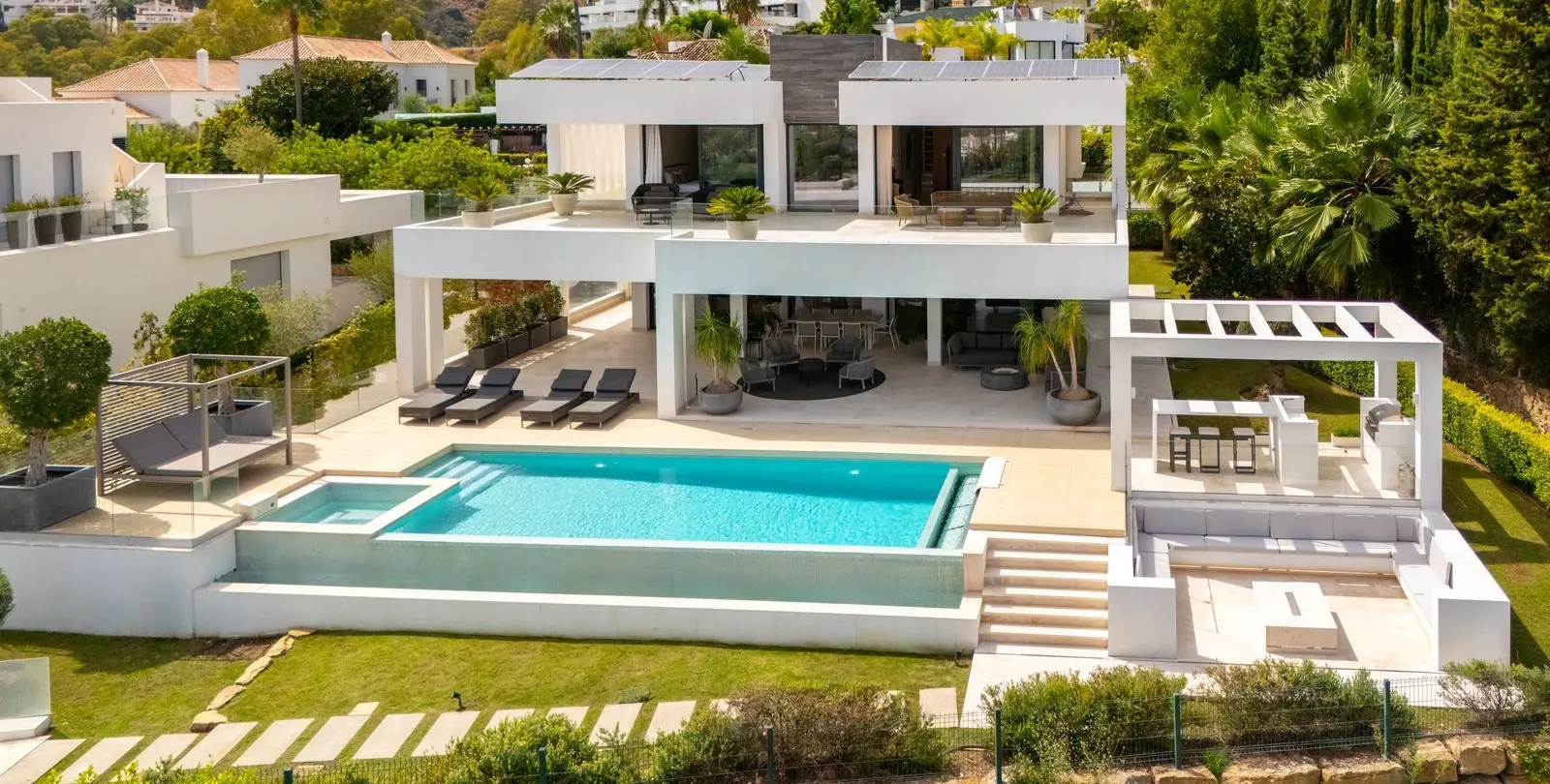 Продажа  отдельно стоящей виллы в Nueva Andalucía 52