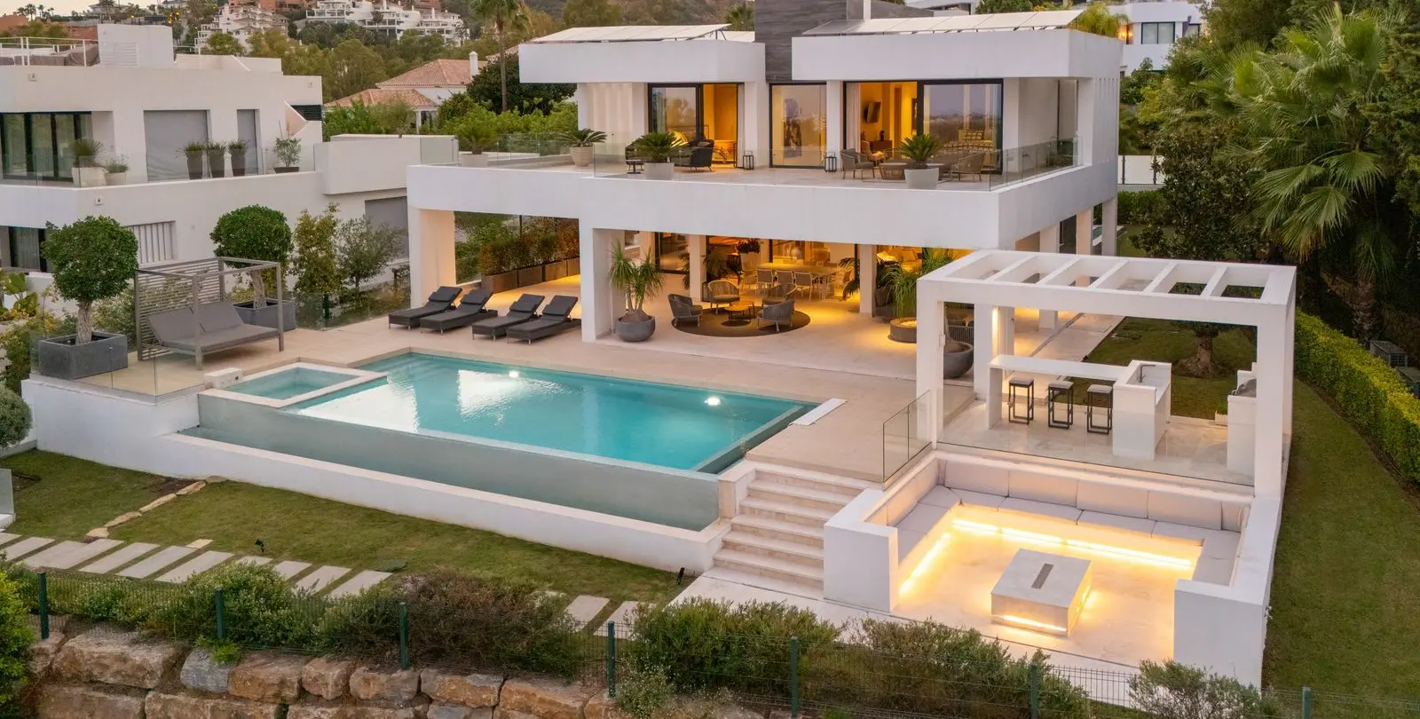 Продажа  отдельно стоящей виллы в Nueva Andalucía 55