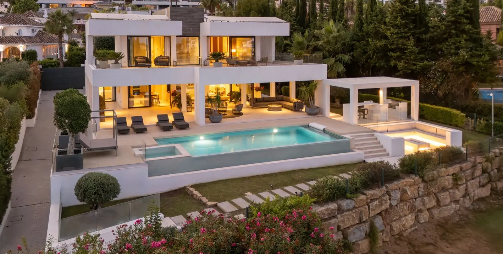 Продажа  отдельно стоящей виллы в Nueva Andalucía 56
