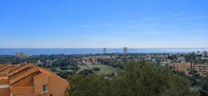 Venta de ático dúplex en Elviria 0