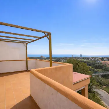 Venta de ático dúplex en Elviria