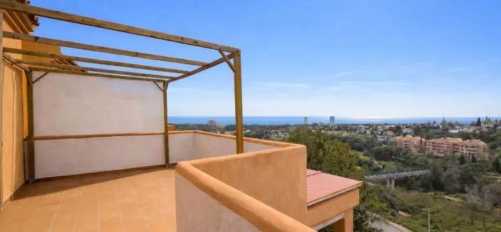 Venta de ático dúplex en Elviria 1