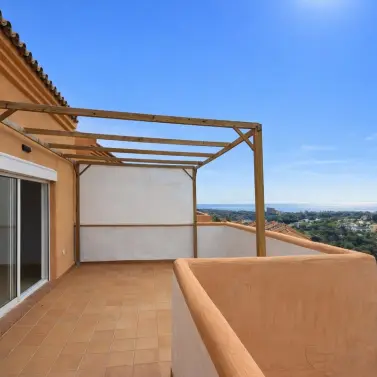 Venta de ático dúplex en Elviria