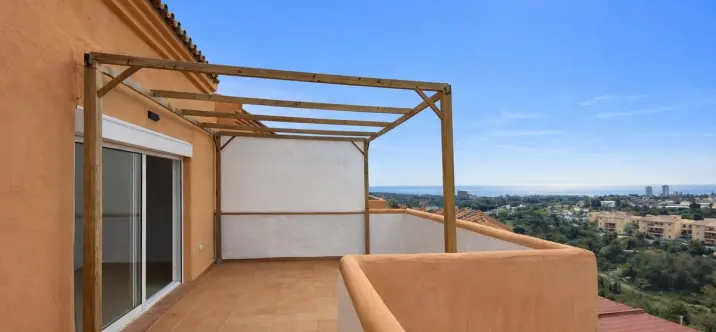 Venta de ático dúplex en Elviria 2